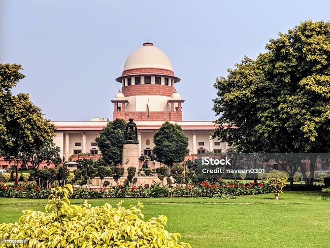 సుప్రీంకోర్టు జడ్జీలుగా అయిదుగురు 