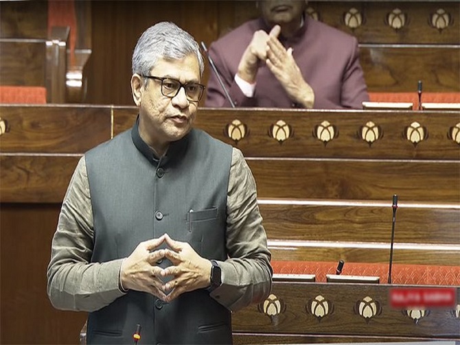 భారత్‌లోనే రైల్వే ఛార్జీలు తక్కువ